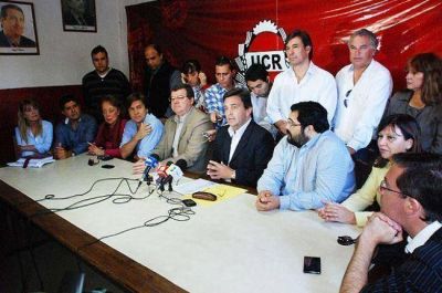 La oposici�n chaque�a convoca a la movilizaci�n del 18A