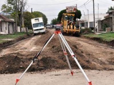 Comenz� la obra de cord�n cuneta en Barrio Olimpo
