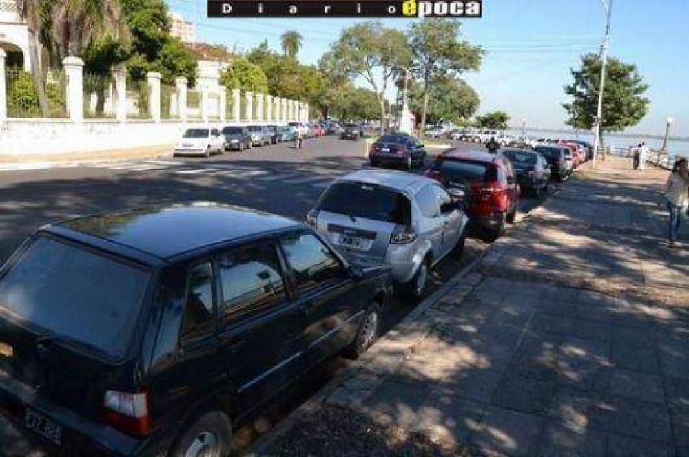 La costanera San Mart�n se convirti� en un gran estacionamiento de autos