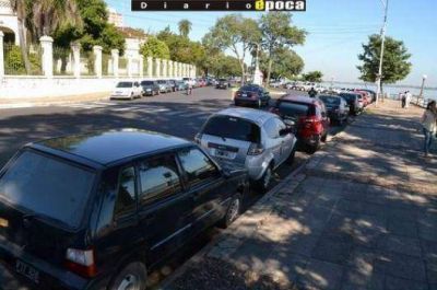 La costanera San Mart�n se convirti� en un gran estacionamiento de autos