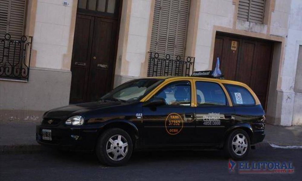 Taxis subir�n su tarifa m�nima a 9 pesos y equiparar�n a los remises