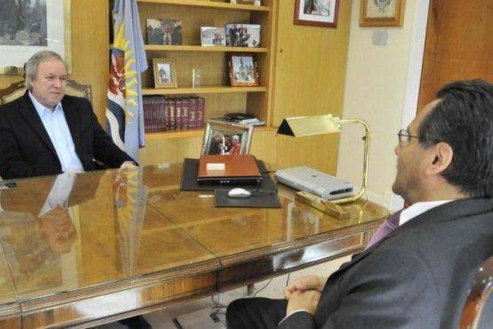 El gobernador se reuni� con el nuevo c�nsul chileno en nuestra ciudad