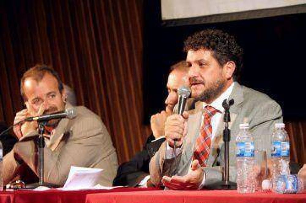 Arias dice que los muertos "son 57"