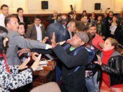 Tras los incidentes con vecinos, concejales de La Plata aprobaron la Comisi�n Investigadora