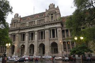 Con la presencia de Moyano, los judiciales protestan frente a Tribunales contra la reforma