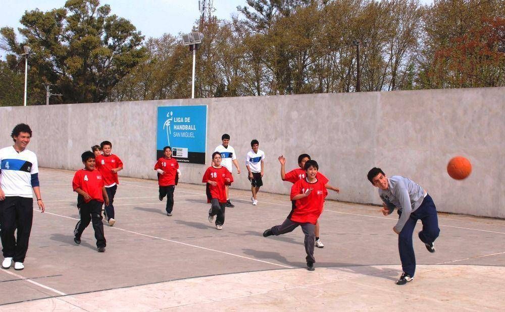 En San Miguel, las Escuelas Deportivas ya llegan a cerca de 900 j�venes en 40 Sedes.