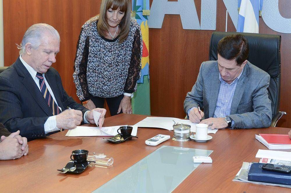 EL MUNICIPIO DE LAN�S Y LA COMISI�N PROVINCIAL POR LA MEMORIA REFRENDARON EL IMPORTANTE ACUERDO