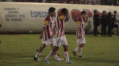 San Mart�n dio un paso atr�s en su carrera hacia el ascenso