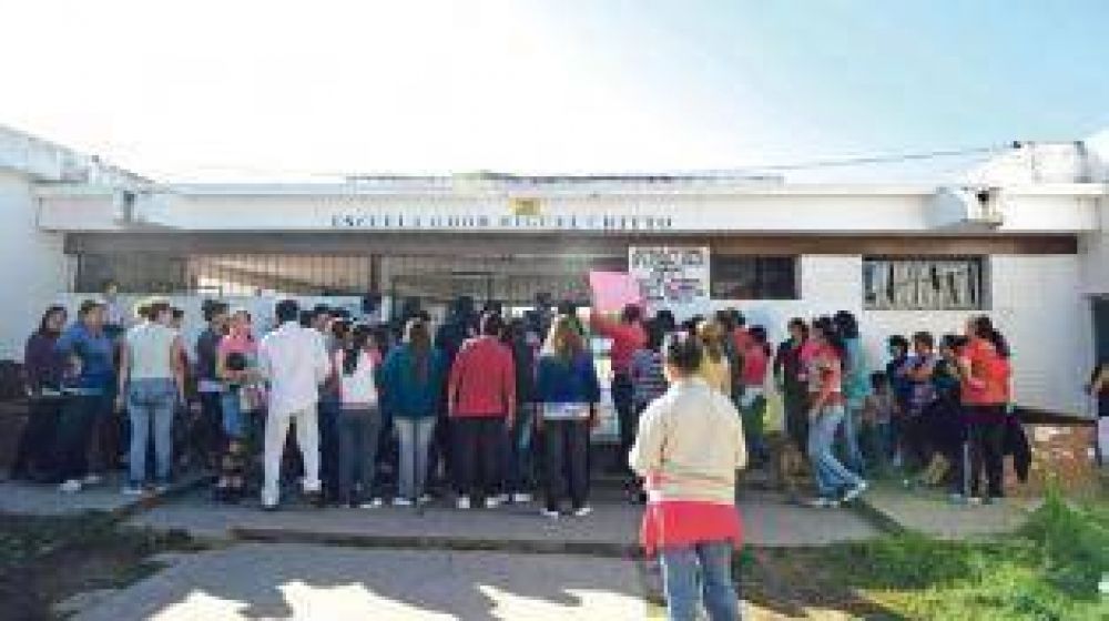 Entraron a la escuela Miguel Critto y les robaron a las maestras que dictaban clases