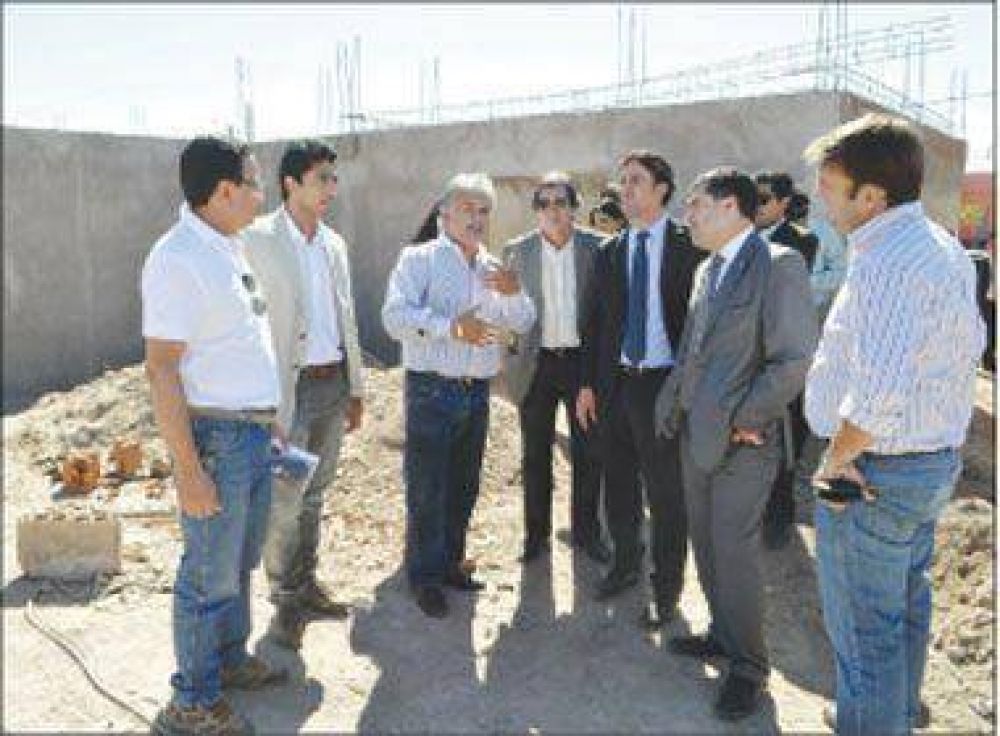 Casas: �La Rioja viene batiendo r�cords nacionales� en vivienda