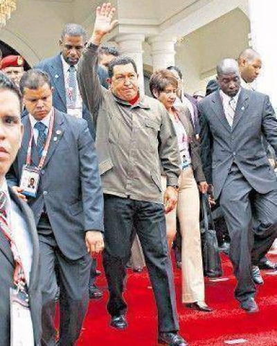 Obama tuvo que justificar su acercamiento a Ch�vez