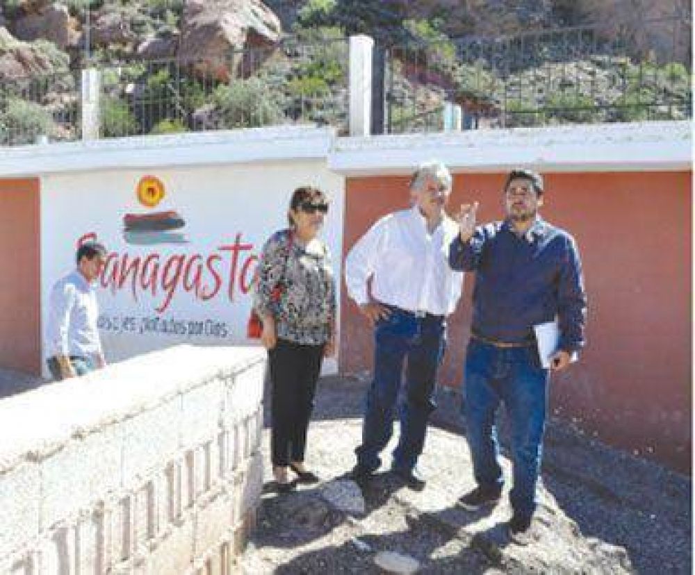 Anunciaron la construcci�n del Polideportivo de Sanagasta
