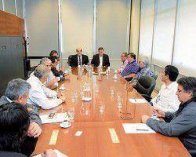 Municipios: m�s de la mitad a�n no paga el incremento