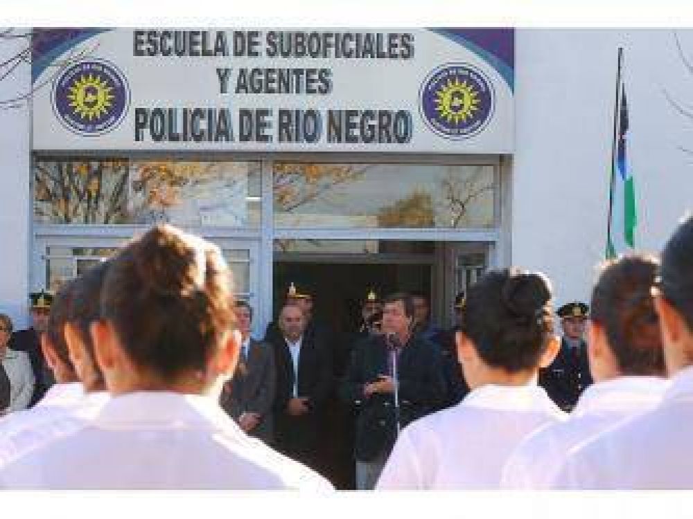 Weretilneck particip� de la inauguraci�n del ciclo lectivo de la Escuela de Suboficiales de Cipolletti