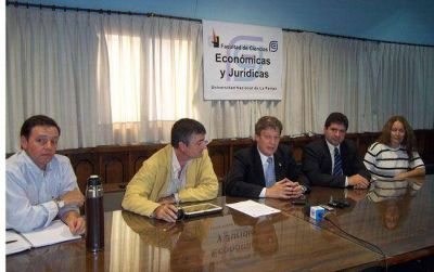 Presentaron el curso de posgrado en Econom�a Social