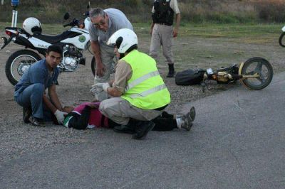 Arrollan a una motociclista en la ruta 101