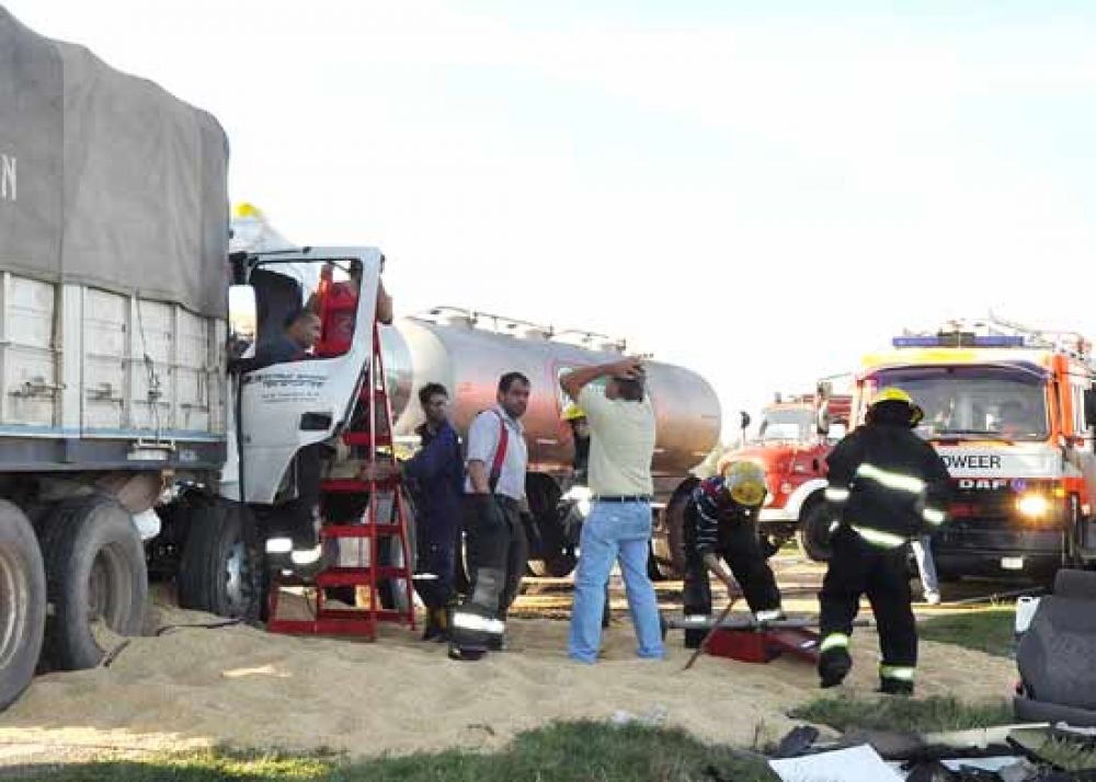 Ruta 33 � Trabajoso rescate de un camionero