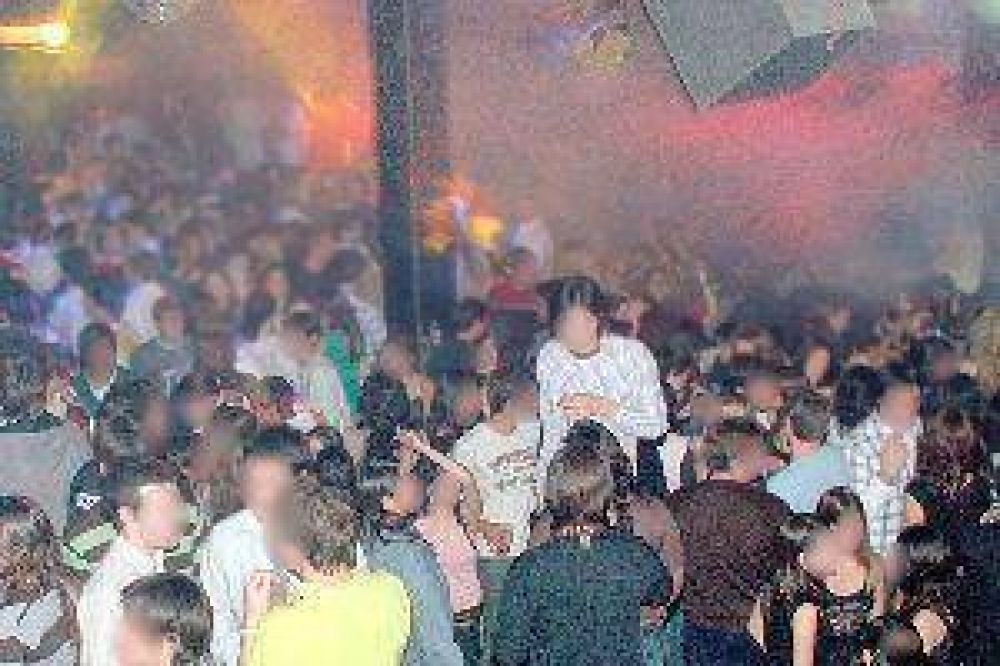 Analizan aplicar un tope horario a los boliches para evitar el descontrol