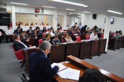 Magra sesi�n para el oficialismo: la UCR no dio los dos tercios para tomar un cr�dito