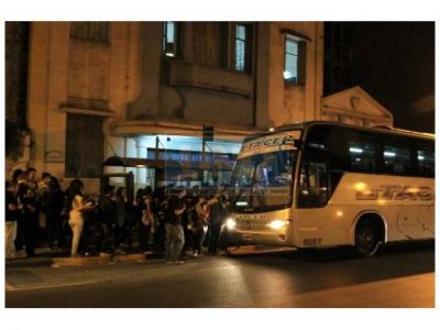 Realizan inspecciones en colectivos pero se sigue viajando de pie