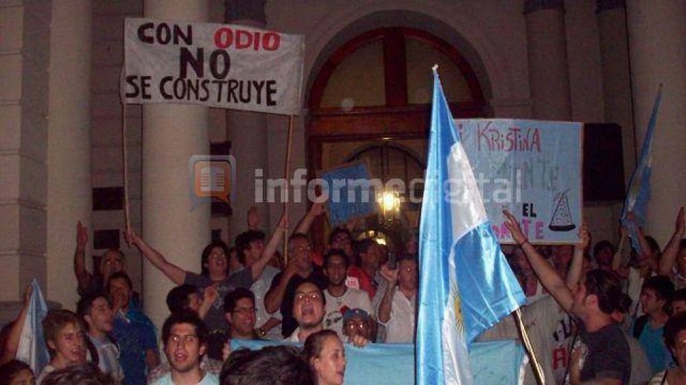 La oposici�n de Entre R�os convoca al 18A	 