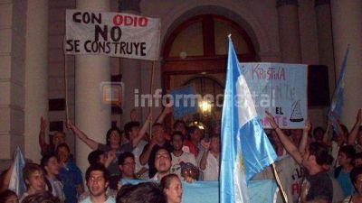La oposici�n de Entre R�os convoca al 18A	 