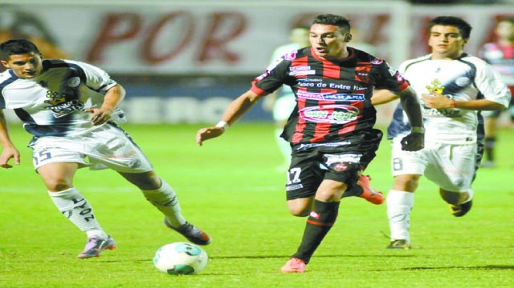 Patronato ensay� con tres delanteros 