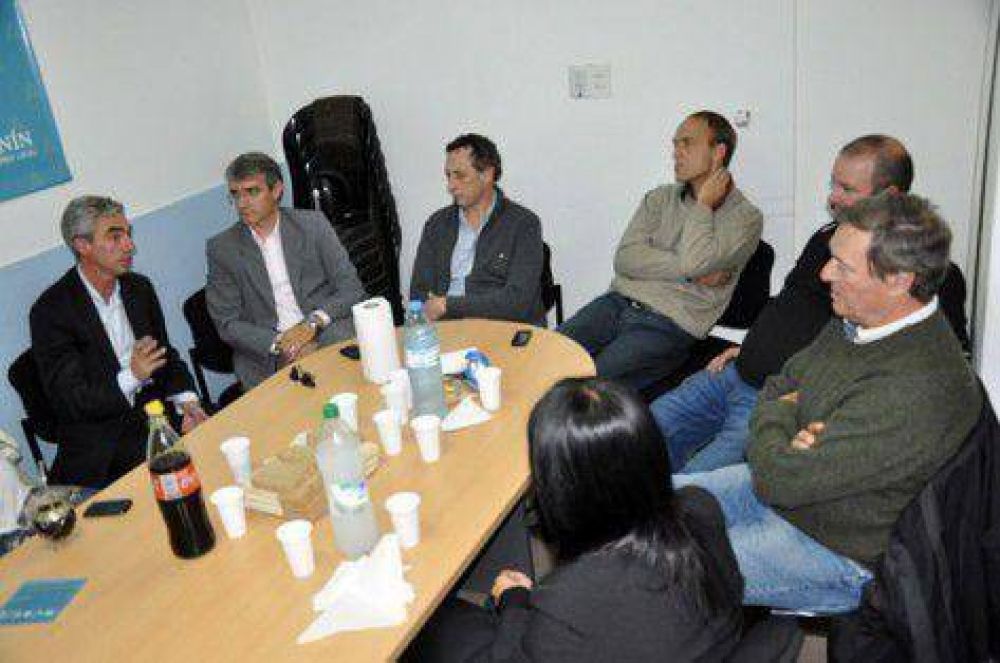 El Intendente Municipal Mario Meoni se reuni� con los integrantes de la Agencia de Desarrollo Jun�n