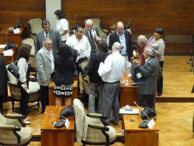 Virulento cruce en la Legislatura: Morales se quej� de persecuciones y Jenefes lo acus� de quedarse con plata de empleadas