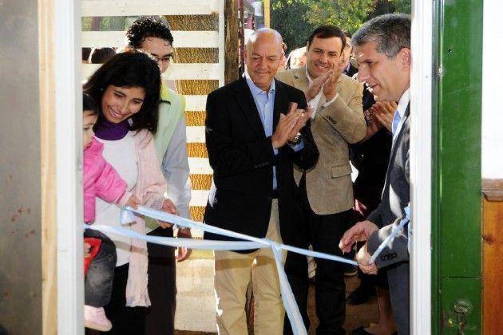 El gobernador inaugur� una nueva empresa