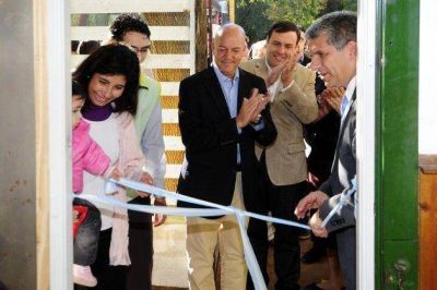 El gobernador inaugur� una nueva empresa