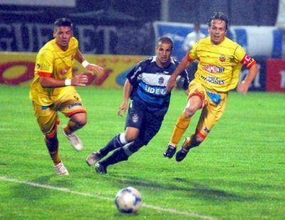 Crucero y Gimnasia con arbitraje de Herrera