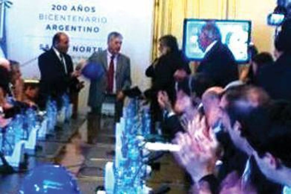 El Intendente C�rdoba particip� del anuncio de obras por $ 420 millones