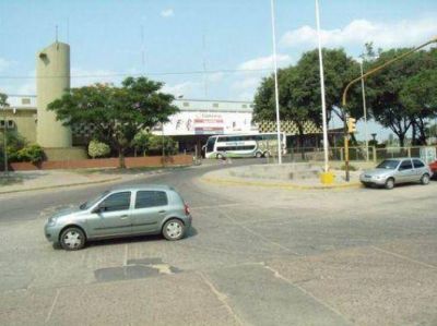 Acusan que los remises truchos nunca se fueron de la Terminal de �mnibus