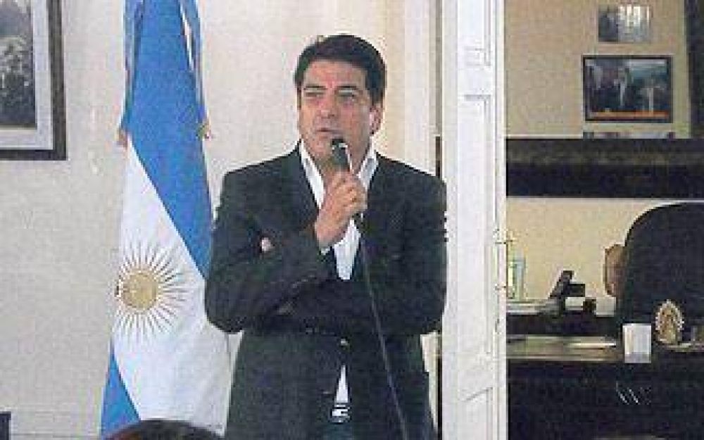 Carlos Leguizam�n asumi� como nuevo secretario de Salud