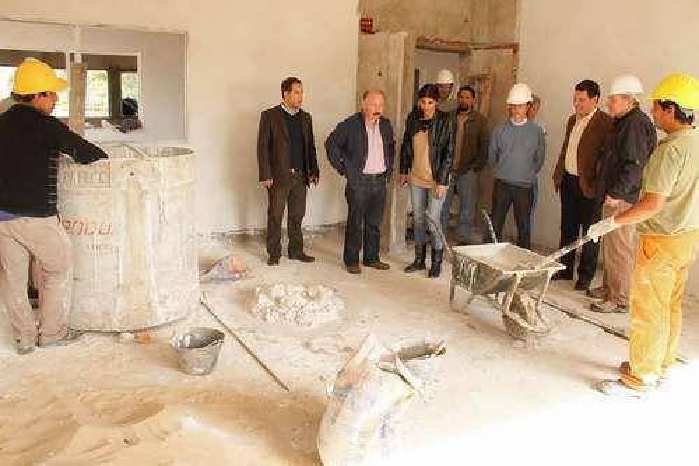 RECORRIERON LAS OBRAS EN LAS ESCUELAS 26 Y 27