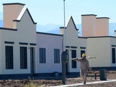 Lluvia de amparos por las casas en Lomas de Medeiros