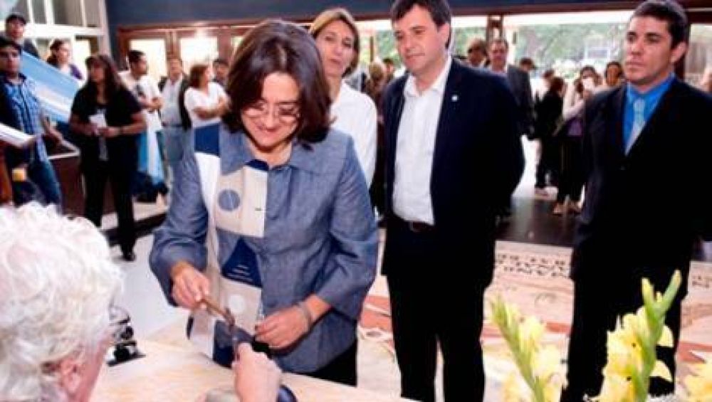 La Gobernadora cuestion� el reclamo de gremios estatales