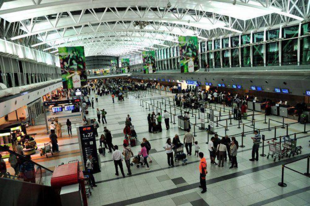 Detienen en el aeropuerto de Ezeiza a inglesa con droga en la vagina