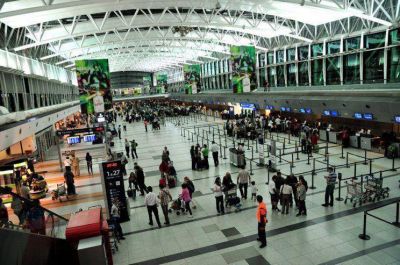 Detienen en el aeropuerto de Ezeiza a inglesa con droga en la vagina