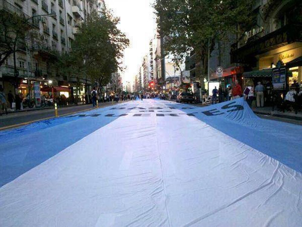 Comenz� la concentraci�n para la marcha a Plaza de Mayo por el #18A