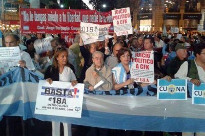 Cacerolazo 18A: Ya cortaron la calle en Santa Fe y Callao