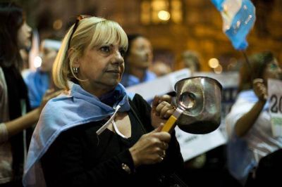 Cacerolazo 18A: Multitudinaria protesta en Plaza de Mayo contra el Gobierno