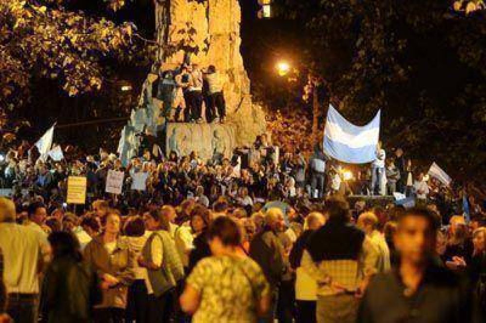 Una multitud march� por las calles de Mar del Plata contra el Gobierno