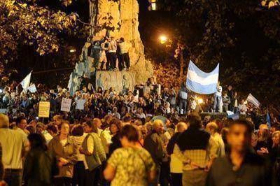 Una multitud march� por las calles de Mar del Plata contra el Gobierno
