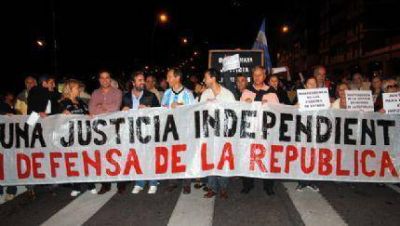 Pol�ticos opositores expusieron sus reclamos y le pidieron a la Presidente escuche a la sociedad