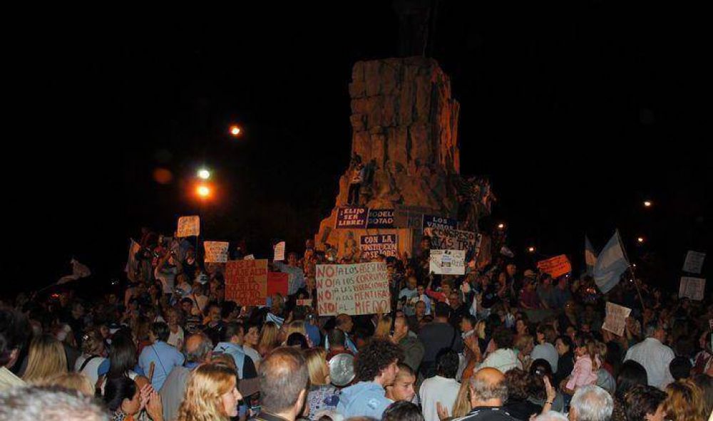 Las cacerolas no dejan de sonar: otra contundente demostraci�n