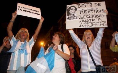 18A: la defensa de la Justicia y el caso Lanata sacaron a miles de marplatenses a la calle