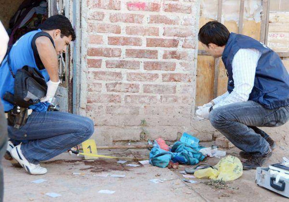 Agoniza mujer baleada por ex pareja 