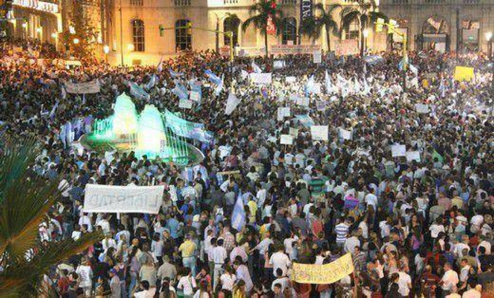 Dirigencia opositora pretendi� capitalizar sin repercusi�n el cacerolazo en C�rdoba
